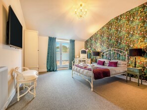 4 bedrooms, free WiFi, bed sheets