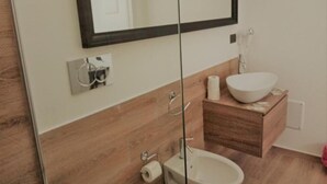 In-room safe, desk, laptop workspace, soundproofing - Hotel Noto Marina Vista Mare (Noto)
