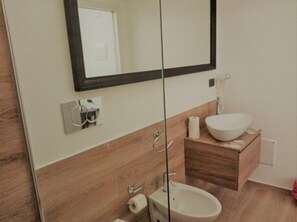 In-room safe, desk, laptop workspace, soundproofing - Hotel Noto Marina Vista Mare (Noto)