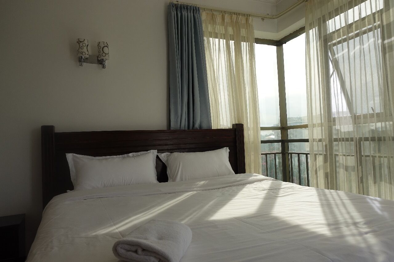 2 عدّة غرف نوم ومكواة/لوح كي وواي فاي وملاءات أسرّة