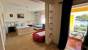 5 bedrooms, iron/ironing board, WiFi, bed sheets