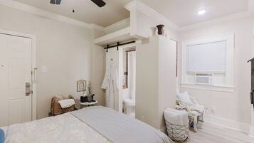 1 bedroom, desk, free WiFi, bed sheets