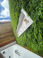 Comfort Loft | Private spa tub