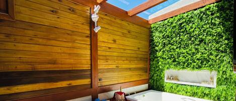 Comfort Loft | Private spa tub