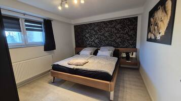 2 bedrooms, desk, iron/ironing board, free WiFi