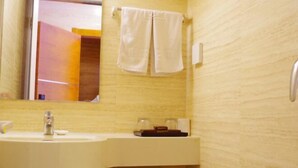 A bathroom with a sink, mirror, towel rack, and a toilet. - Dongyue Xiaozhu Hotel (Lanzhou University of Finance and Economics Yuchikou) (Lanzhou)