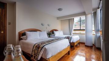 Superior kamer, 2 tweepersoonsbedden, uitzicht op resort | Een kluis op de kamer, verduisterende gordijnen, geluiddichte muren
