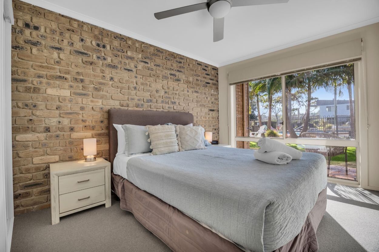 2 bedrooms, iron/ironing board, Internet, bed sheets