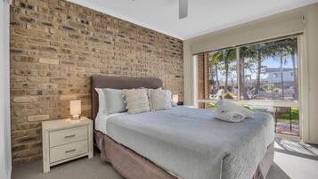 2 bedrooms, iron/ironing board, Internet, bed sheets