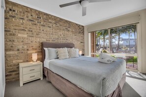 2 chambres, fer et planche à repasser, accès Internet, draps fournis