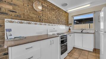 Réfrigérateur, micro-ondes, four