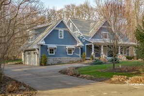 Exterior - BRAND NEW LISTING+LONG TERM STAYS, Lakewood Lux custom home on private road (Fennville)
