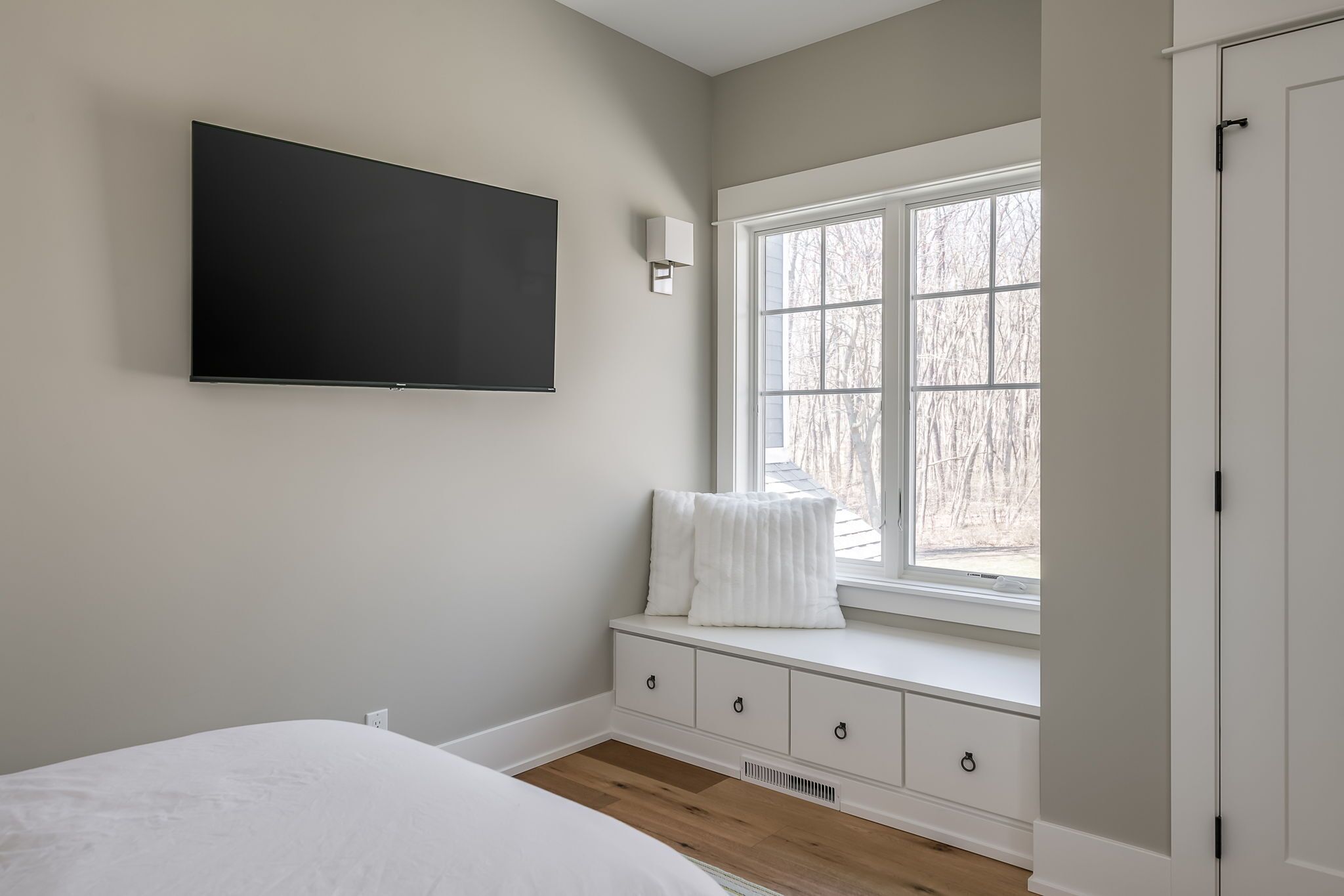 5 bedrooms, desk, free WiFi, bed sheets