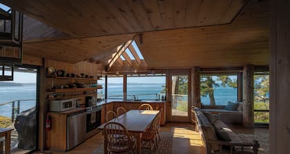 Peaceful waterfront cabin on Lopez Island