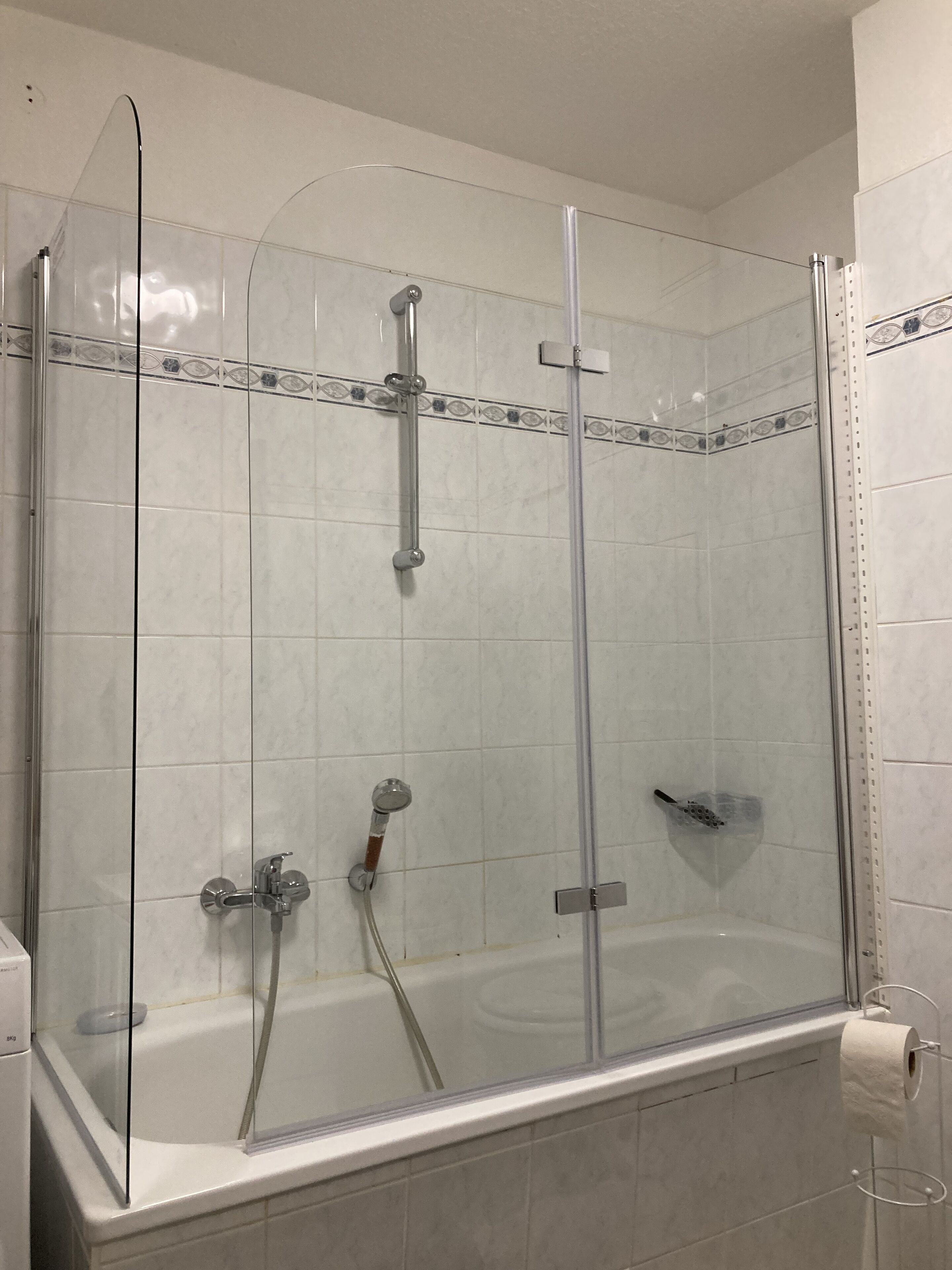 Haartrockner, Handtücher, Seife, Shampoo
