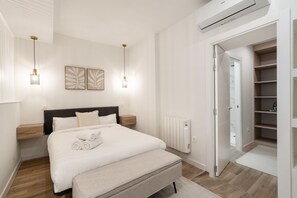 Een strijkplank/strijkijzer, gratis wifi, beddengoed