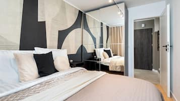 Deluxe appartement, balkon, uitzicht op de stad | 2 slaapkamers, een kluis op de kamer, individueel gedecoreerd
