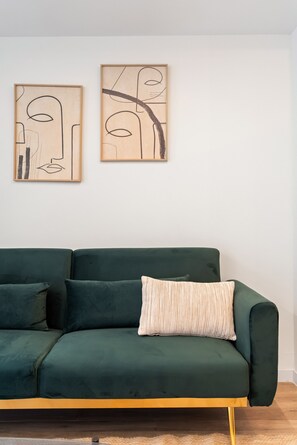 TV - apartamento business reformado 2 de alquiler temporal (Madrid)
