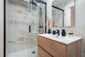 Shower, hair dryer, towels