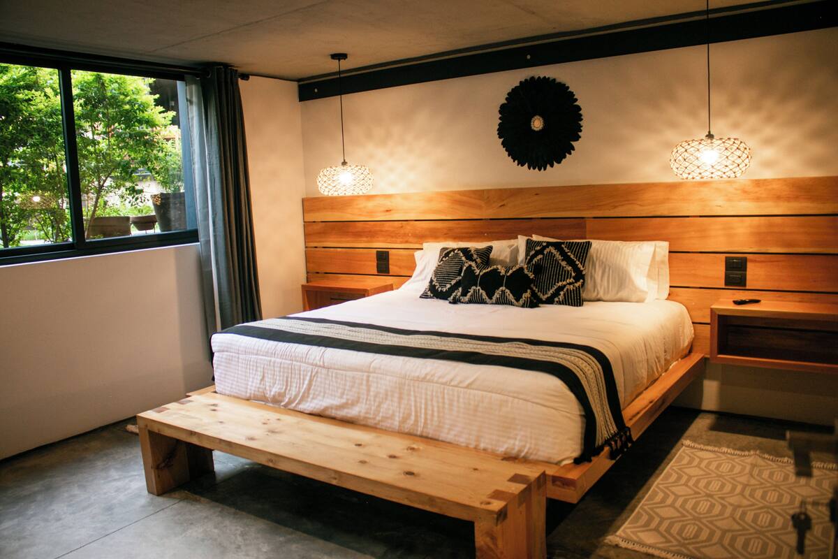 Suíte luxo, vista para o jardim | Roupas de cama premium, cofres nos quartos, Wi-Fi de cortesia