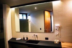 Deluxe Suite, Garden View | Bathroom - CIELO NOMADA (Valle de Bravo)
