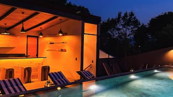 Bar en bord de piscine