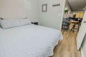 6 bedrooms, desk, iron/ironing board, free WiFi - Spacious 6-bedroom house in enjoyable PK with Waterfront Access Near Rocker-B (Graford)