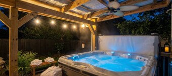 POOL + HOT TUB | Quaint Cottage in heart of LYH