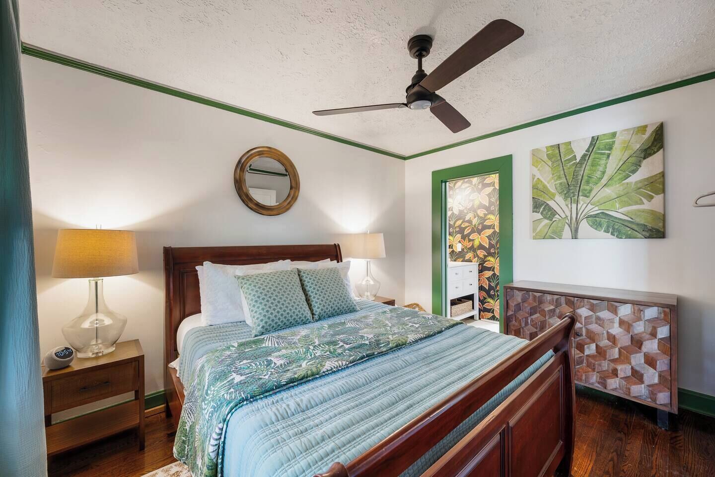 2 soverom, skrivebord, strykejern/-brett og wi-fi