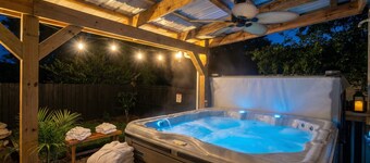 POOL + HOT TUB | Quaint Cottage in heart of LYH