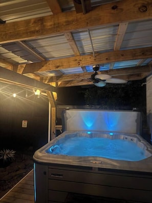 Outdoor spa tub - POOL + HOT TUB | Quaint Cottage in heart of LYH (Lynchburg)