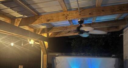 POOL + HOT TUB | Quaint Cottage in heart of LYH