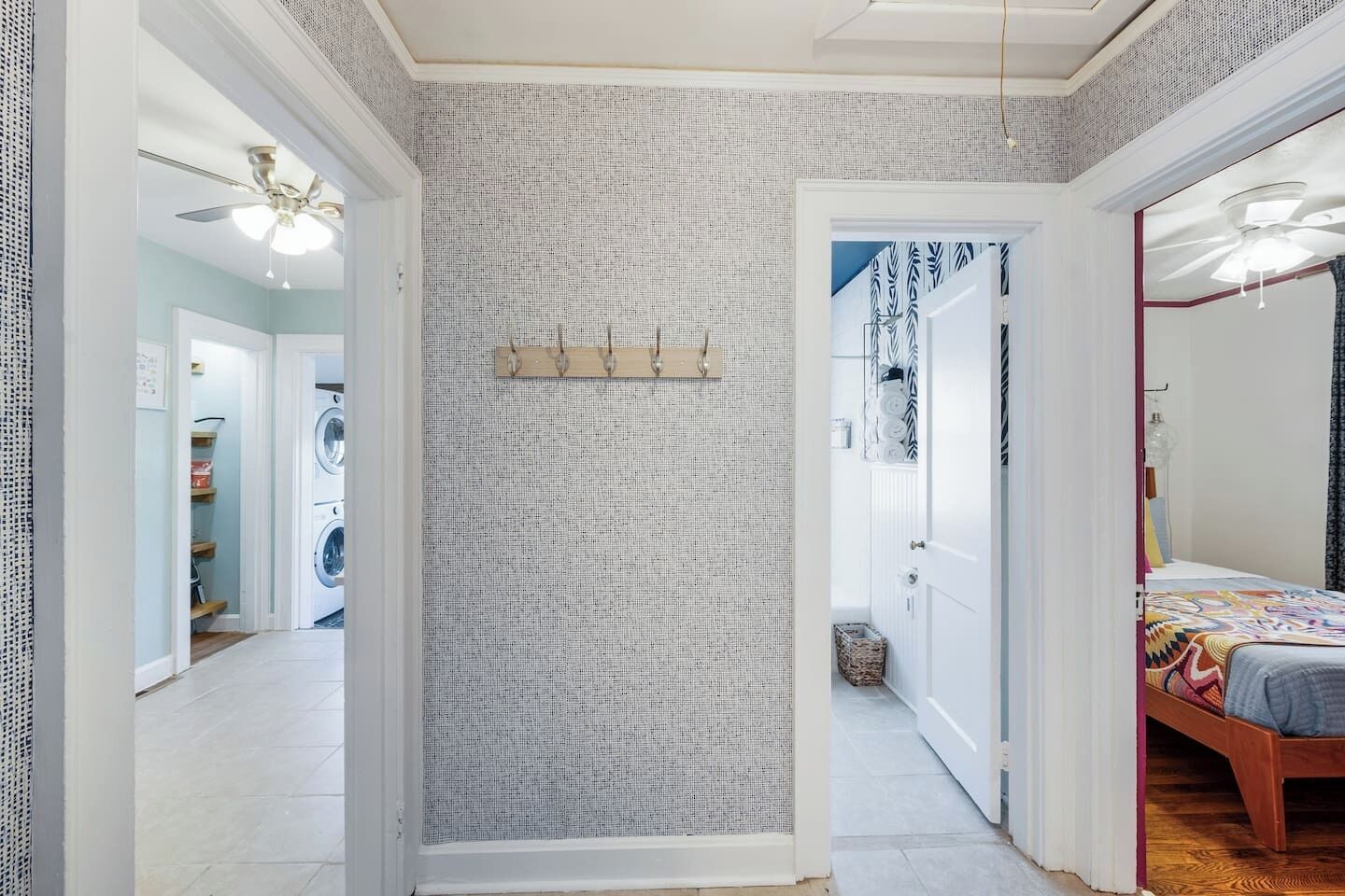 2 室のベッドルーム、デスク、アイロン / アイロン台、WiFi