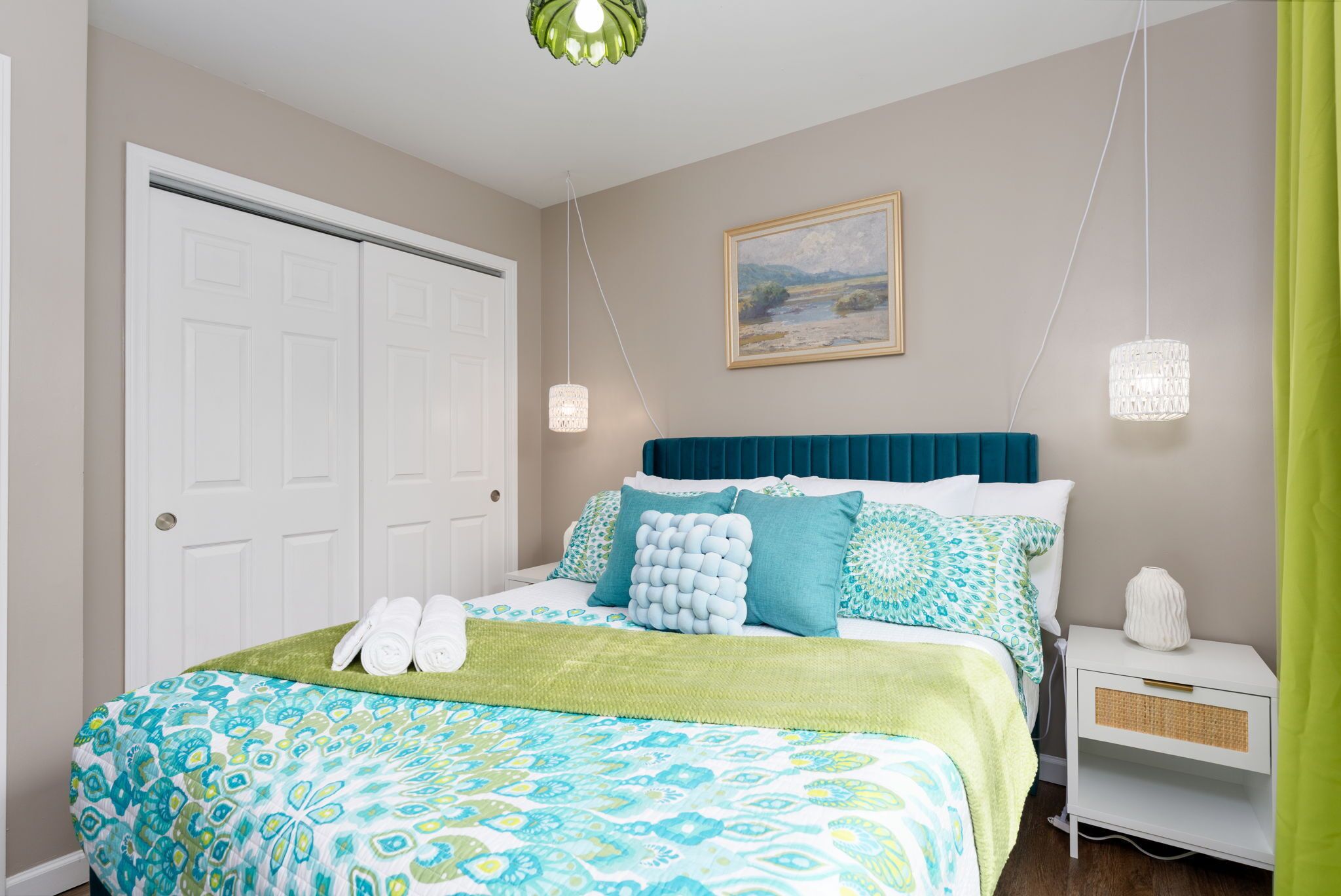 3 chambres, bureau, Wi-Fi gratuit, draps fournis