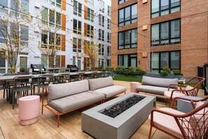 Outdoor dining - Modern Downtown Studio - Steps from Shops & Dining! (Spokane)