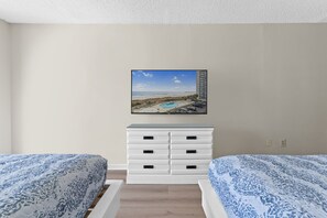 2 habitaciones, tabla de planchar con plancha, cuna de viaje y wifi