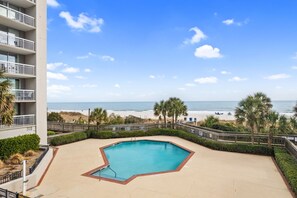 حمّام سباحة خارجي