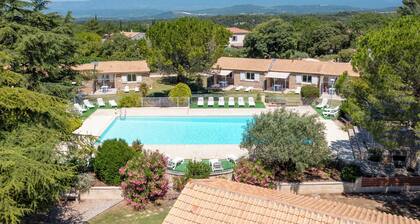 Maisonnette provençale T3 en pierres dans résidence de tourisme