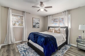 3 slaapkamers, een strijkplank/strijkijzer, reisbedje, gratis wifi
