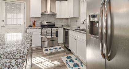 Modern 3BR Retreat with Huge Yard & Grill - Sleeps 8 close to ATL Airport