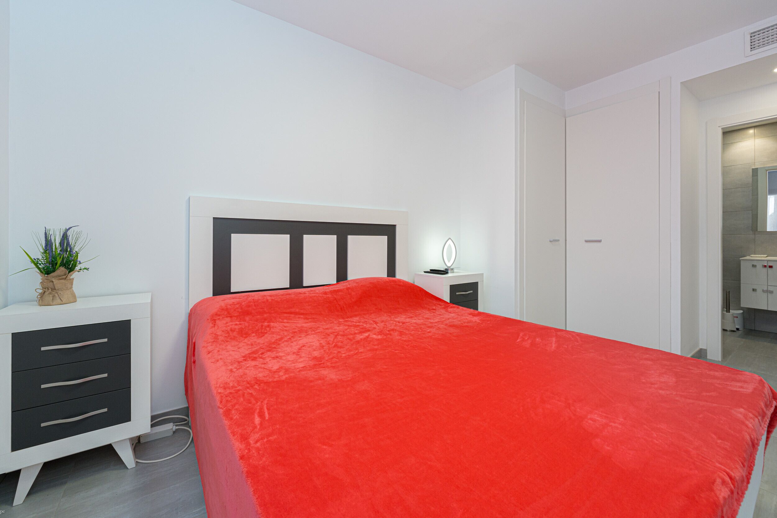 3 dormitorios, tabla de planchar con plancha, wifi gratis y ropa de cama