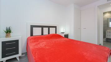 3 dormitorios, tabla de planchar con plancha, wifi gratis y ropa de cama