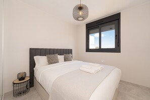 3 slaapkamers, een strijkplank/strijkijzer, gratis wifi, beddengoed