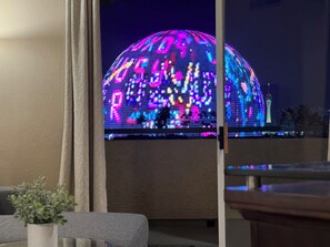 Interior - Front Sphere View 1B1B Resort Condo Next to Strip (Las Vegas)