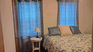 2 Schlafzimmer, BĂŒgeleisen/BĂŒgelbrett, WLAN, BettwĂ€sche