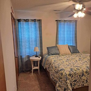 2 bedrooms, iron/ironing board, WiFi, bed sheets