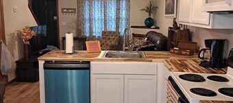 Charming 2-bedroom townhome near base and beaches. Shopping and restaurants