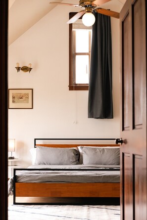 Room - Charming Cottage in the heart of Mendocino Village (Mendocino)