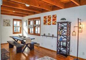 Dining - Charming Cottage in the heart of Mendocino Village (Mendocino)