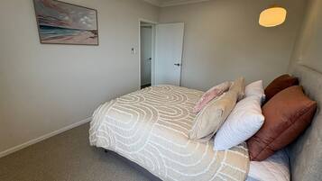 2 bedrooms, iron/ironing board, travel cot, free WiFi